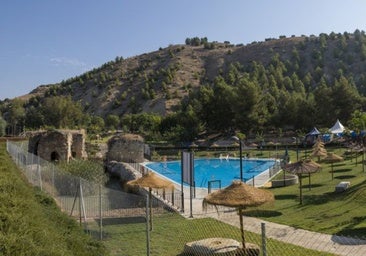 Una de las piscinas públicas más bonitas de Andalucía está en Córdoba: tiene chiringuito, vistas y solo vale dos euros