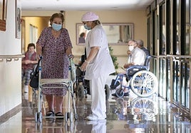 La patronal de las residencias valencianas advierte de que los impagos de la Generalitat comprometen nóminas en el sector