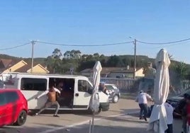 La jueza envía a prisión por homicidio al hermano del fallecido en la reyerta entre clanes en Ribeira