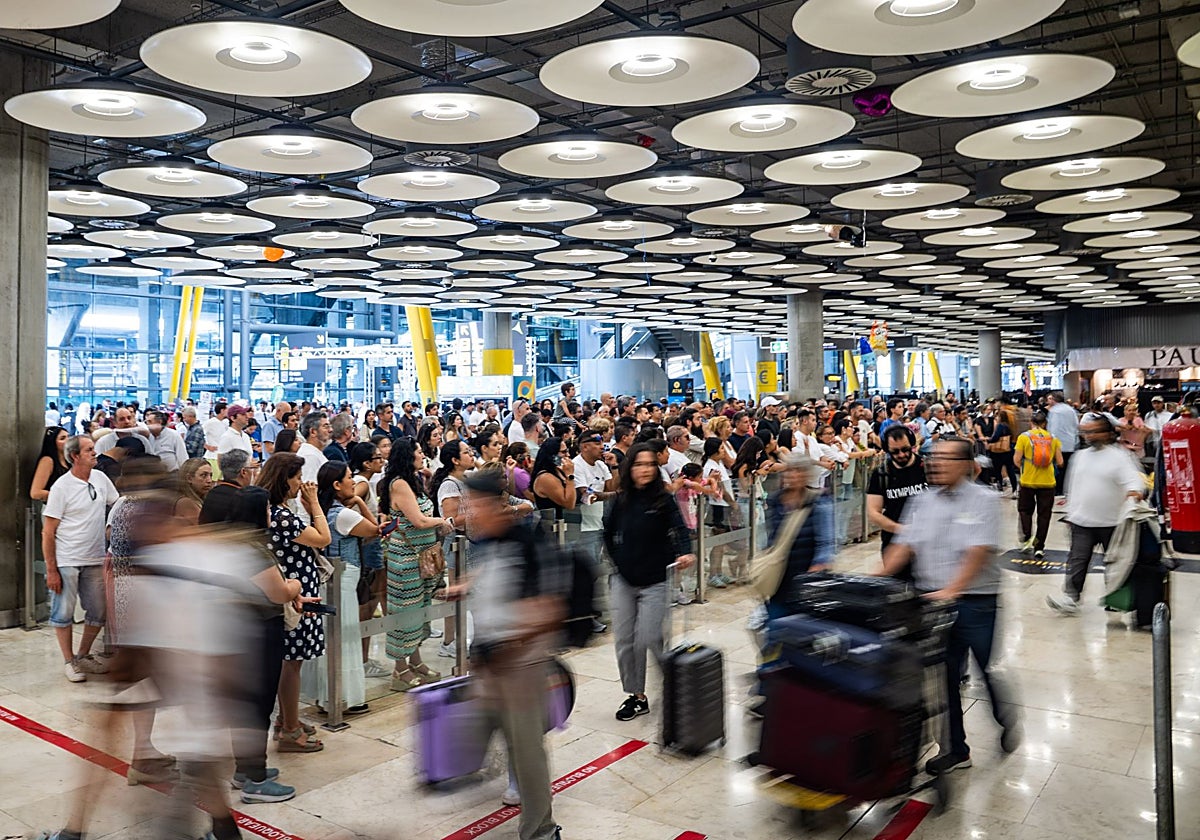 Colas en la terminal 4 de Barajas