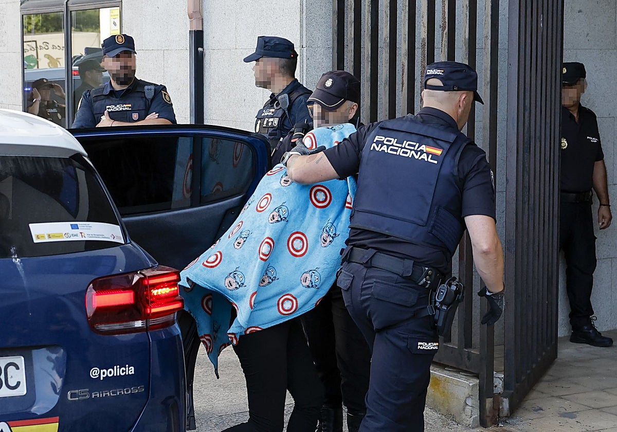 Uno de los detenidos, durante su pase a disposición judicial