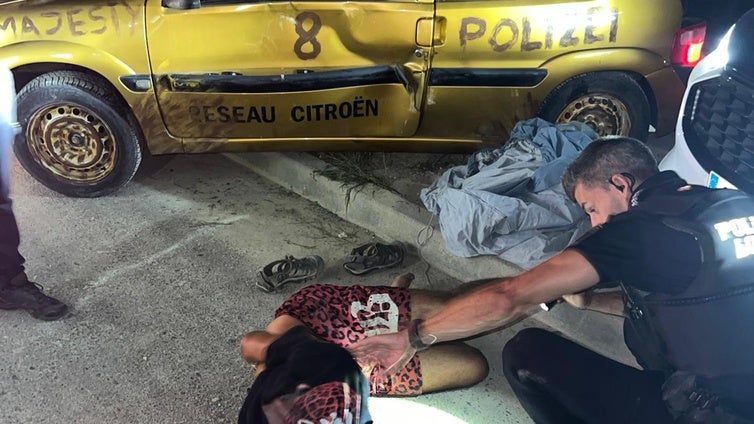 Detenido un 'kamikaze' tras una persecución a toda velocidad con su coche tuneado como un vehículo de la Policía alemana