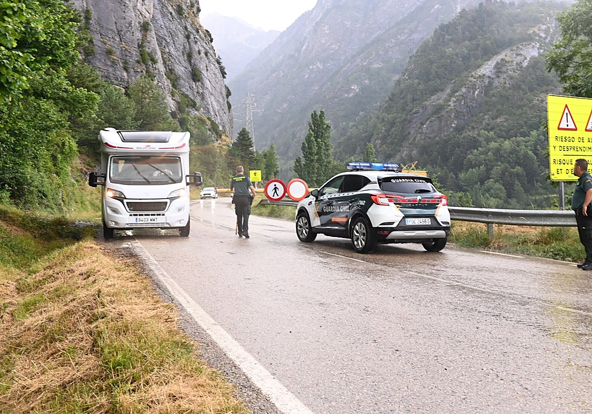 La Guardia Civil ha escoltado y auxiliado a autocaravanas, vehículos y un autobús del Imserso