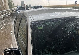 Una fuerte granizada causa daños en vehículos y en tejados en Osorno (Palencia)