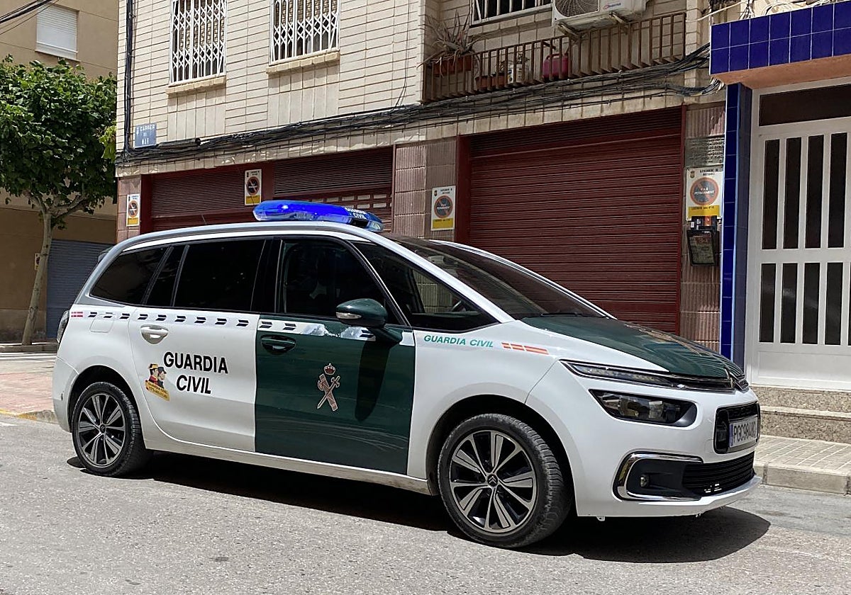 Un coche patrulla de la Guardia Civil en la calle