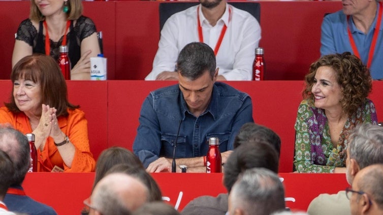 El caso de machismo de uno de sus fieles dinamita el discurso de la renovación de Sánchez