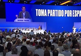 Juanma Moreno carga contra la «corrupción» del PSOE que vivió «en primera persona» en Andalucía