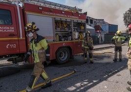 El 112 recomienda de nuevo no salir de casa a la población de 5 municipios por el incendio de Azuqueca (Guadalajara)