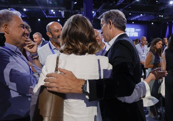 Feijóo con parte de la dirección en el congreso
