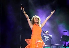 Ana Belén deslumbra en Toledo y pone en pie a toda la plaza de toros