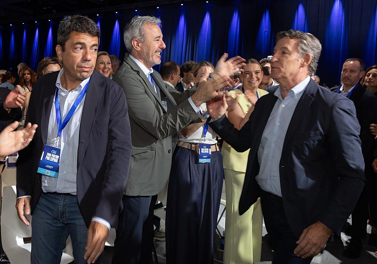 Carlos Mazón y Alberto Núñez Feijóo, este domingo en al Congreso del PP en Madrid