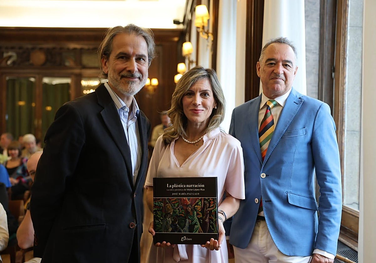 Víctor López-Rúa (izquierda) durante la presentación del libro 'La plástica narración'