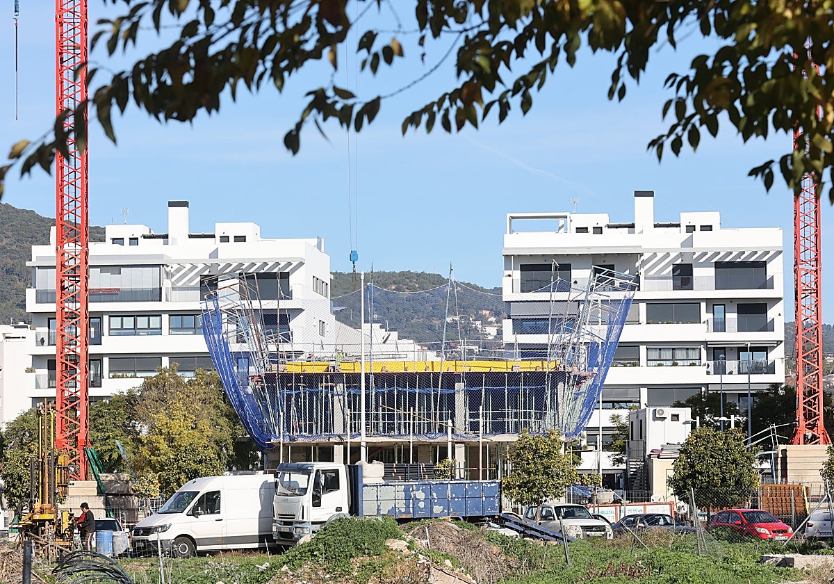Bloque de viviendas en construcción en Córdoba en la zona de Poniente