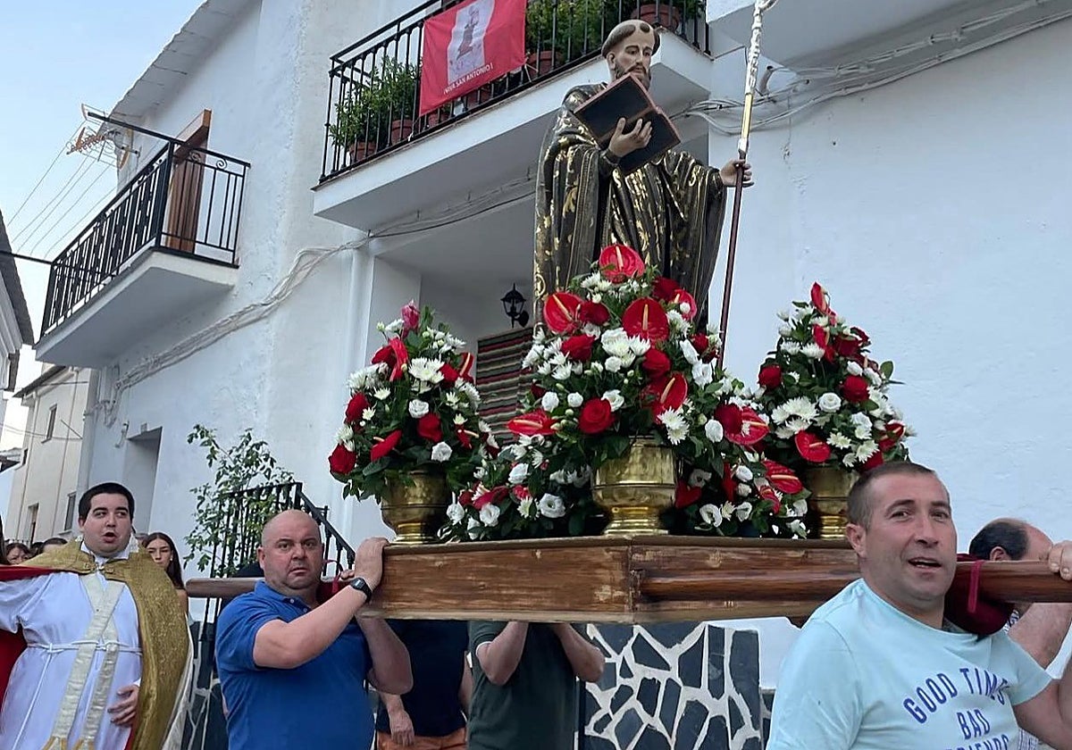 Iimagen de archivo de una procesión de San Benito en Trevélez
