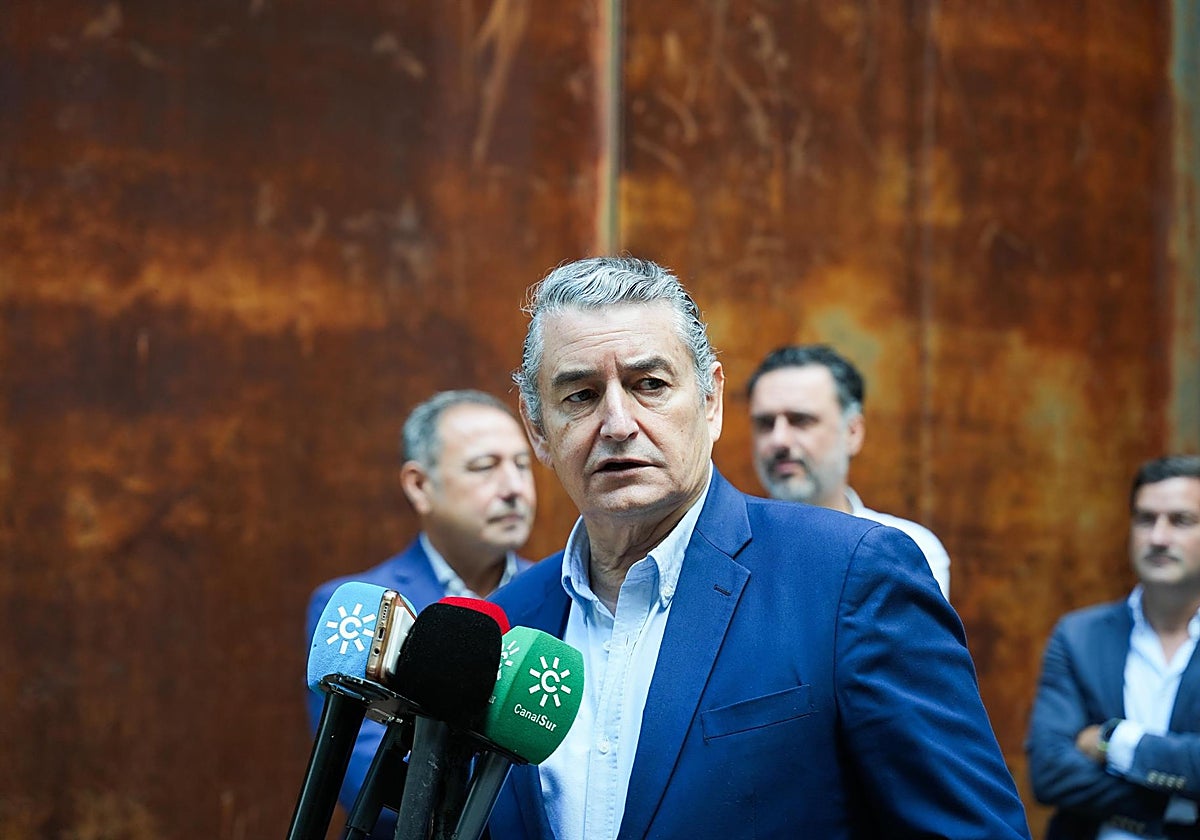 El consejero de la Presidencia, Interior, Diálogo Social y Simplificación Administrativa, Antonio Sanz