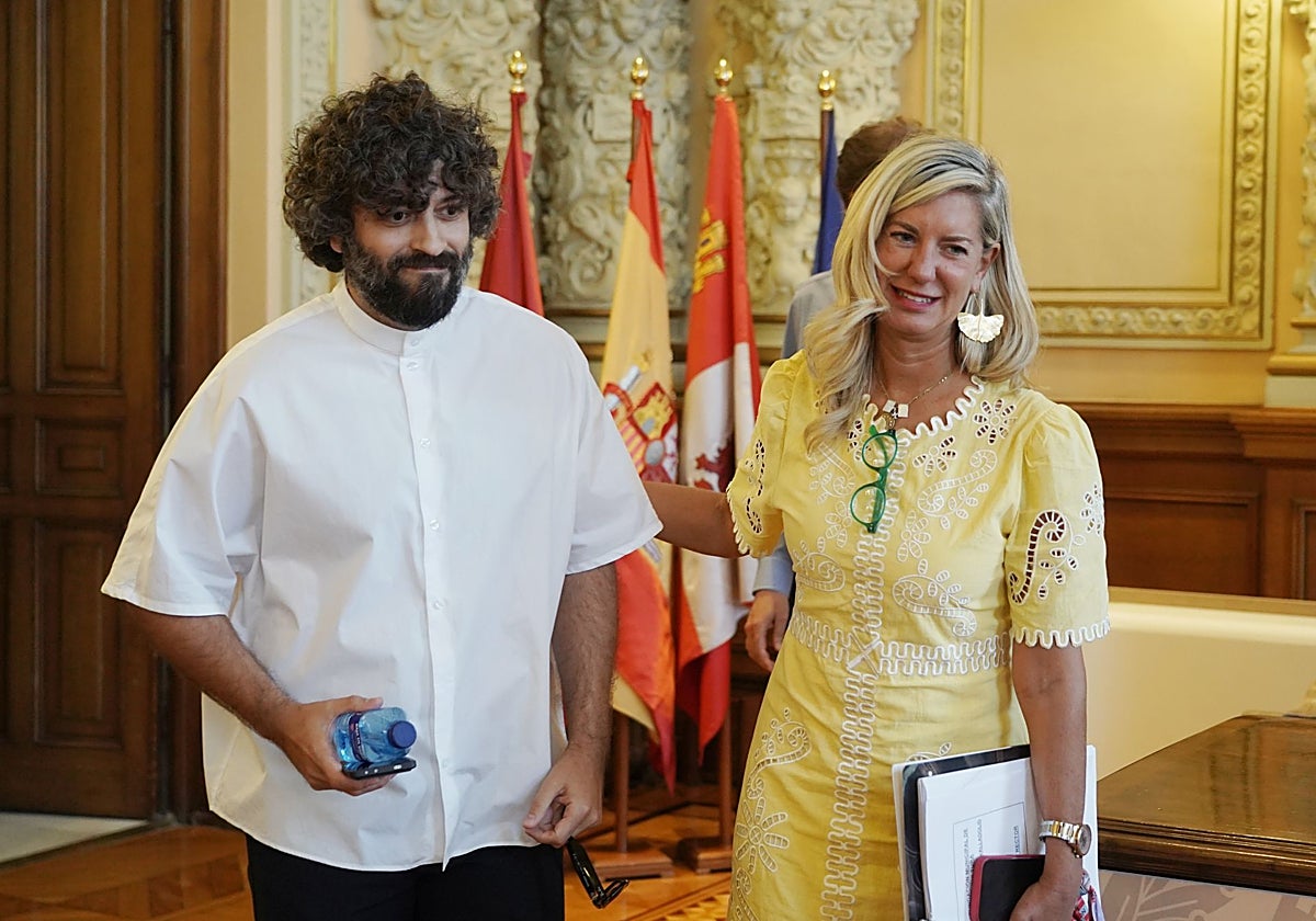 Curvy4urpleasure nua lyn opened the door dressed in a