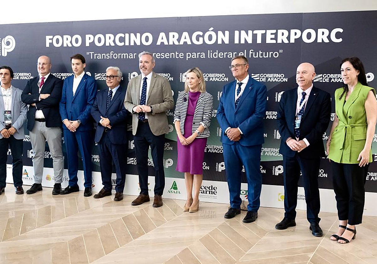 El foro Interporc celebrado en Zaragoza, con la intervención entre otros de los responsables del sector y el presidente de Aragón, Jorge Azcón