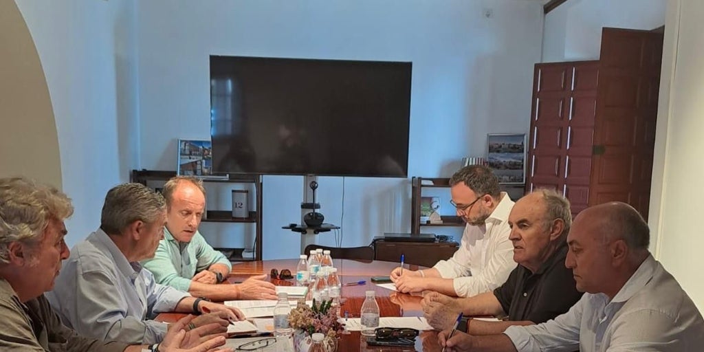 Lucas-Torres destaca el compromiso del PP para impulsar iniciativas parlamentarias que den solución a la superpoblación de conejos