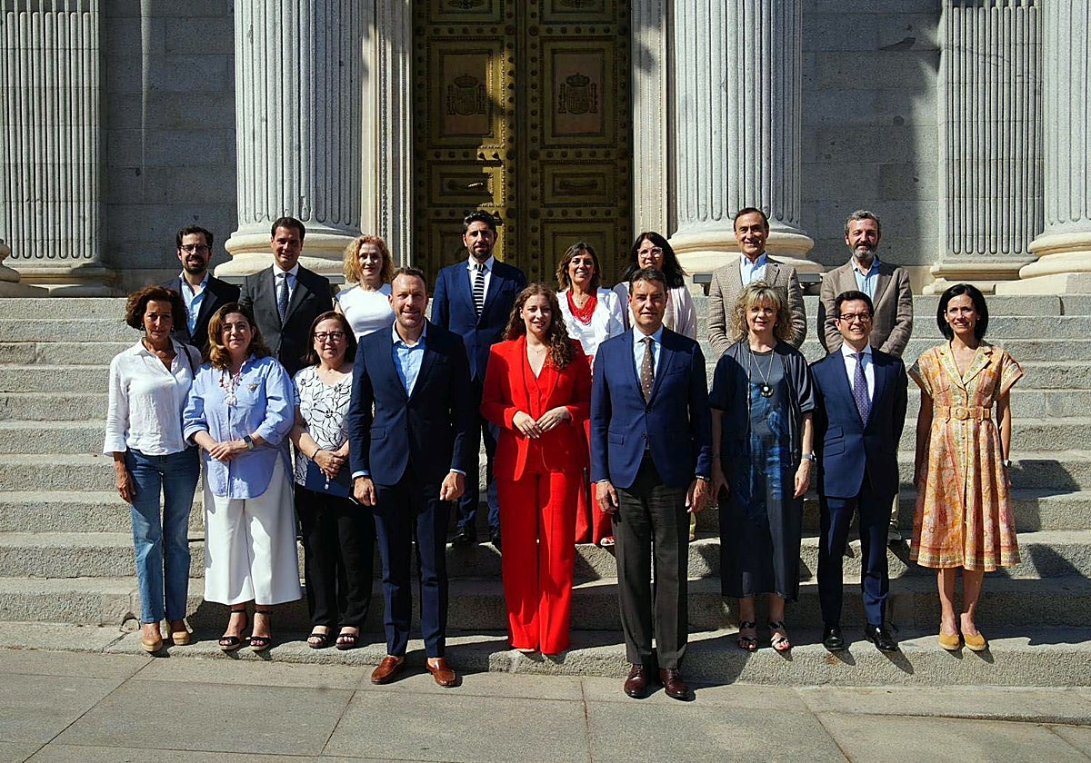 La portavoz del PP en el Congreso, Ester Muñoz, con los diputados por Castilla y León de la formación