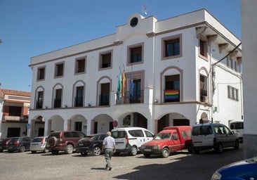 Investigan la compra irregular de gambas, langostinos y paté en un ayuntamiento socialista de Córdoba