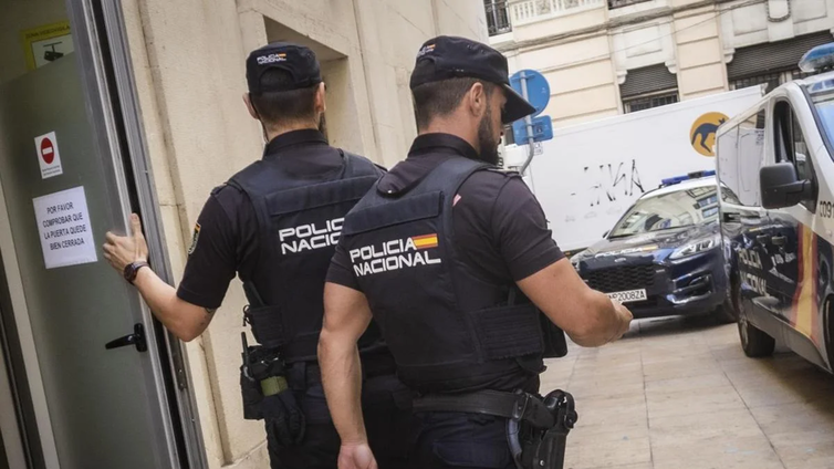 La Policía libera a 32 mujeres víctimas de una red de explotación sexual en Murcia y detiene a 14 responsables