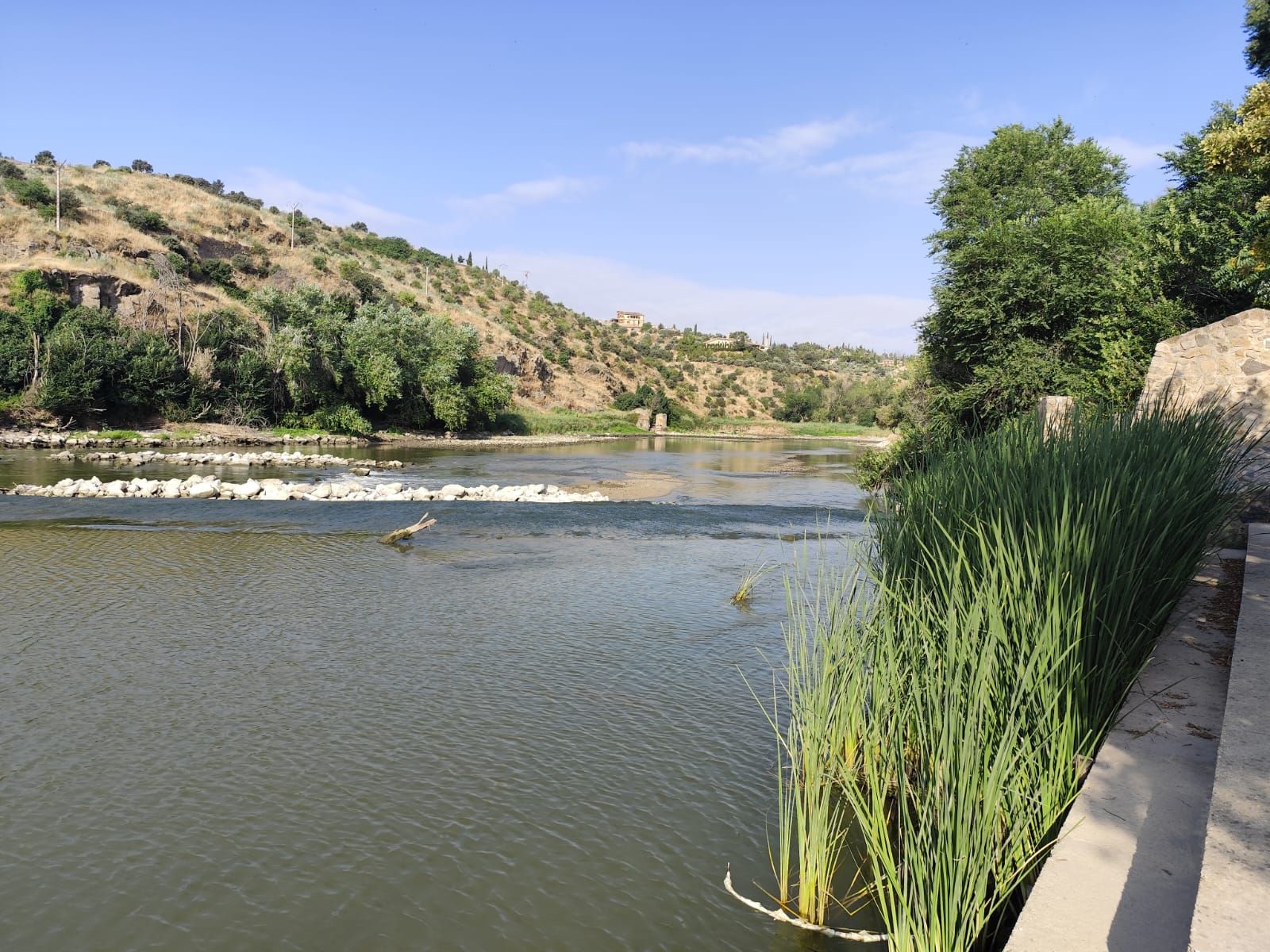 Las imágenes de la espectacular bajada del caudal del Tajo a su paso por Toledo