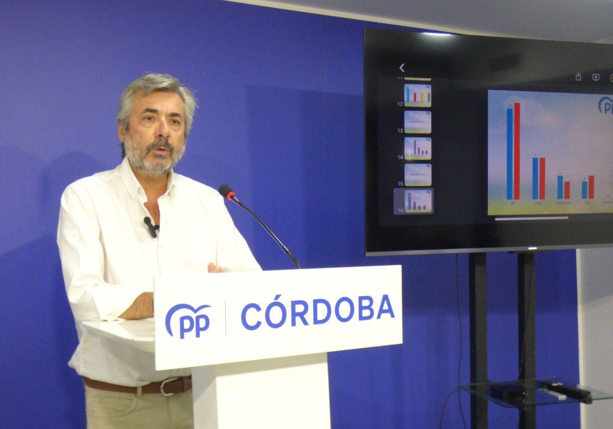 El portavoz popular, Miguel Ángel Torrico, en el momento de presentar los resultados
