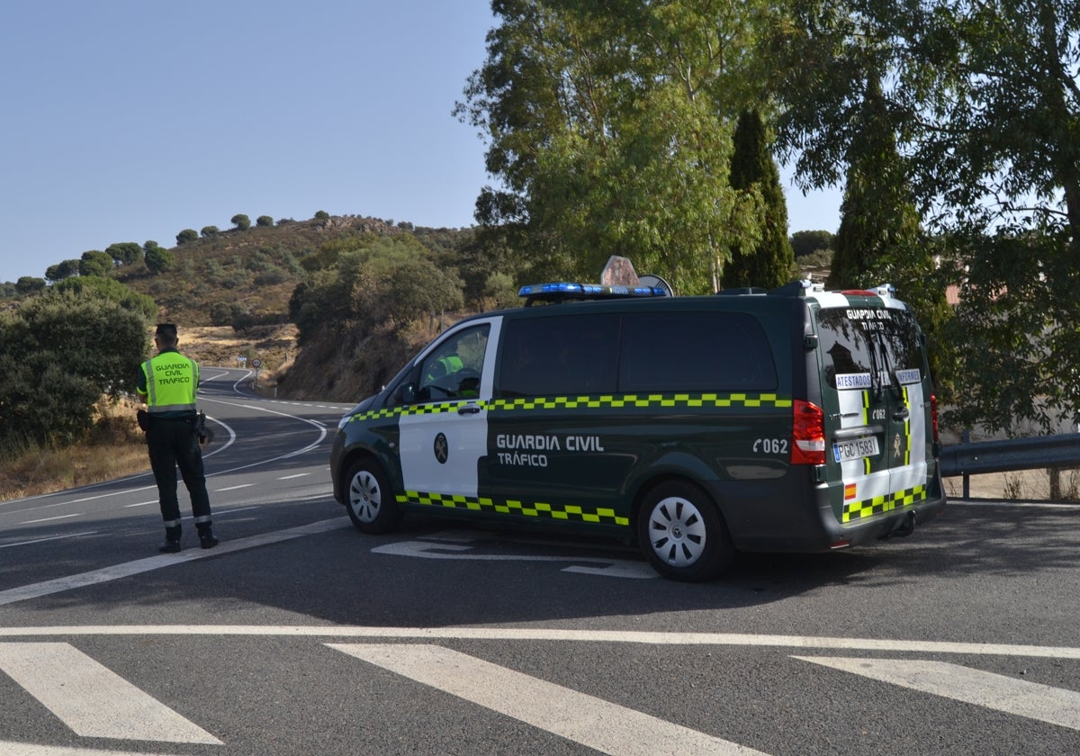 La Guardia Civil en uno de sus controles de tráfico en Posadas