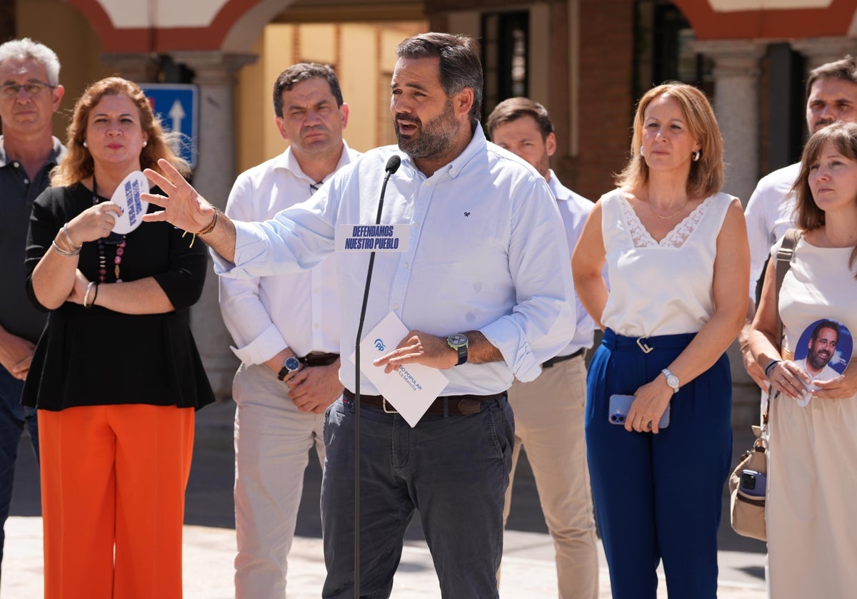 Núñez ha presentado este miércoles en Almadén la campaña 'Defendamos nuestro pueblos'