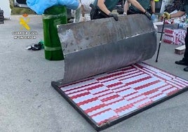 Pillan a un contrabandista procedente de Argelia con 2.200 paquetes de tabaco ocultos en puertas acorazadas