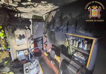Los bomberos de Aranda de Duero salvan a un hombre de 95 años que había quedado atrapado en el incendio de su vivienda