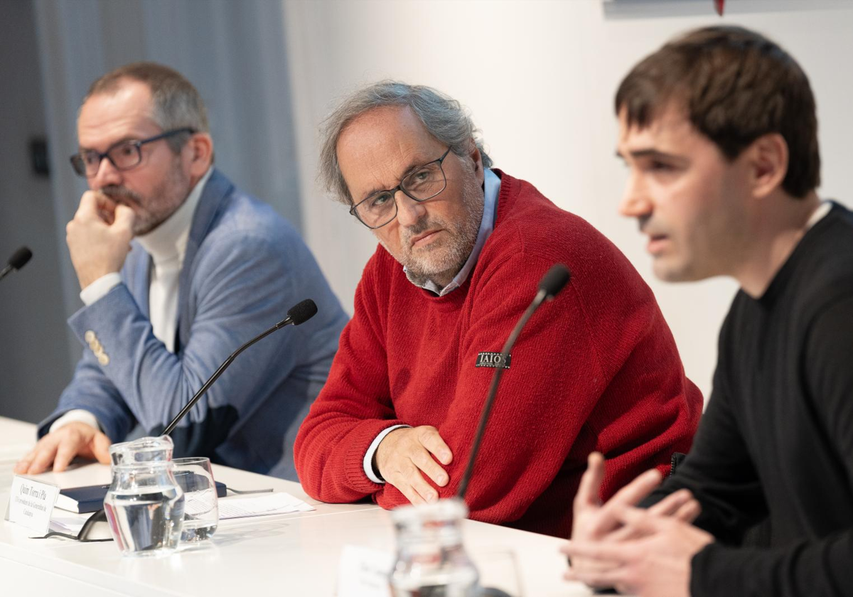 Josep Costa, Quim Torra y Elies Campo, en la presentación pública de la demanda contra España por el supuesto espionaje de Pegasus