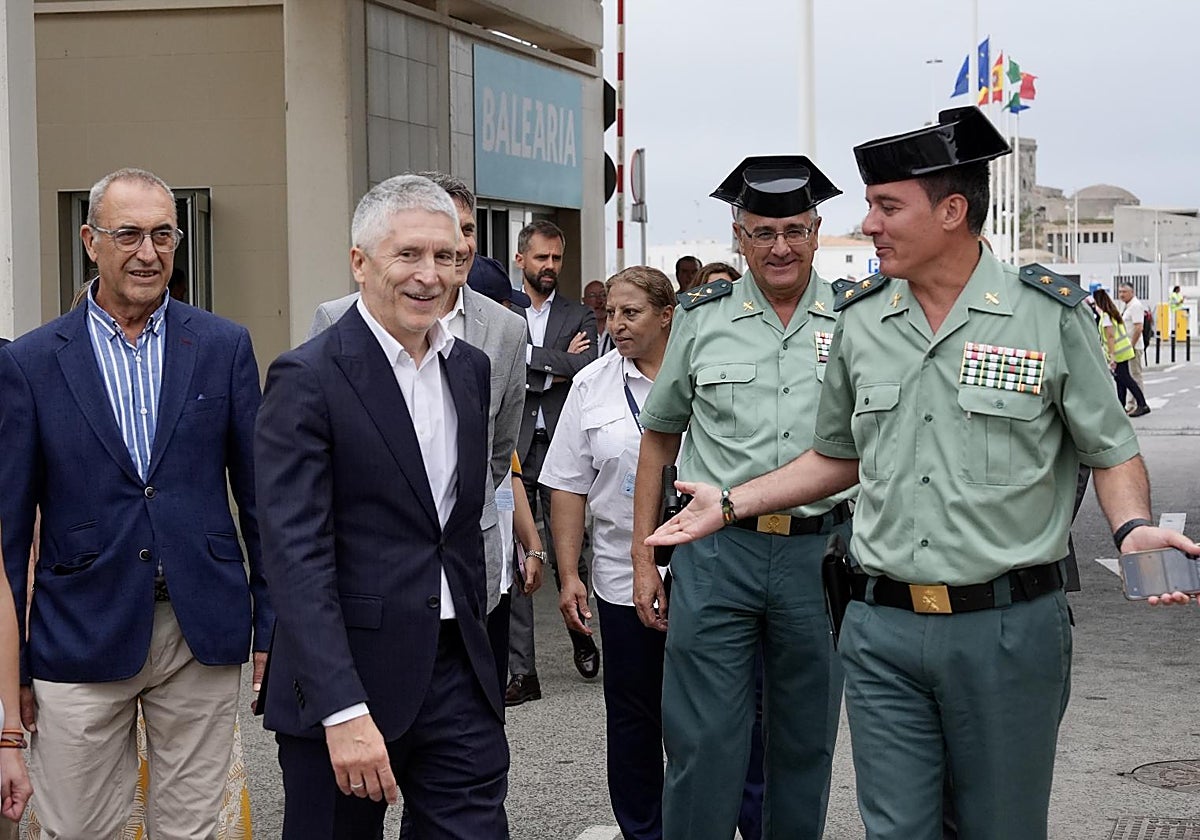 El ministro Grande-Marlaska ha visitado el puerto de Tarifa
