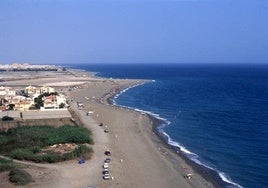Recomiendan no bañarse en esta playa de Granada por una bacteria