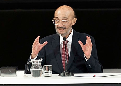 Imagen secundaria 1 - El retrato de Lambán colgará en el salón principal del edificio que alberga el Gobierno de Aragón: «Me siento huérfano en mi partido»