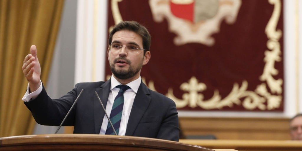 Serrano sobre Agudo: «Mi portavoz no va a dimitir, el que lo tiene que hacer es su número uno, Sánchez»