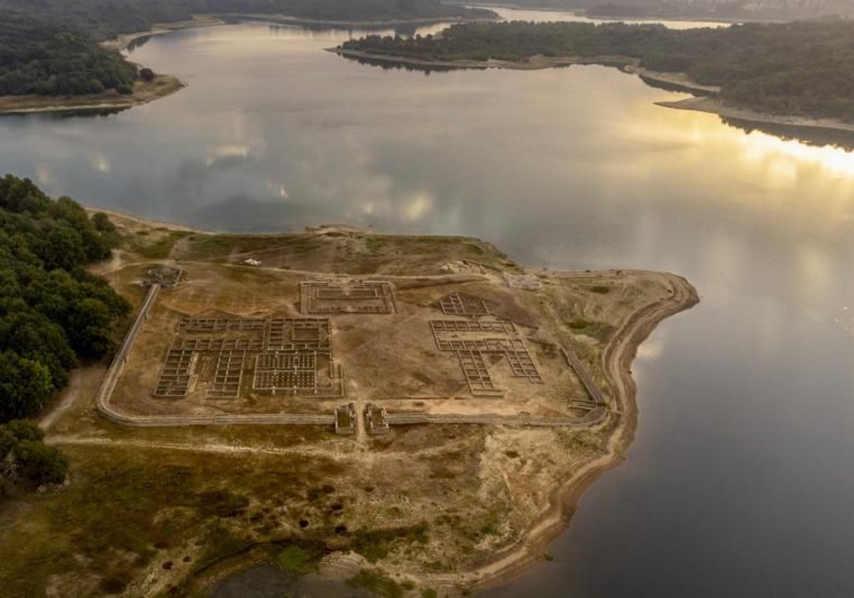 El campamento romano Aquis Querquennis en el embalse de As Conchas