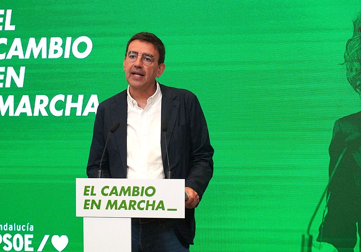 Mario Jiménez, ante los medios.