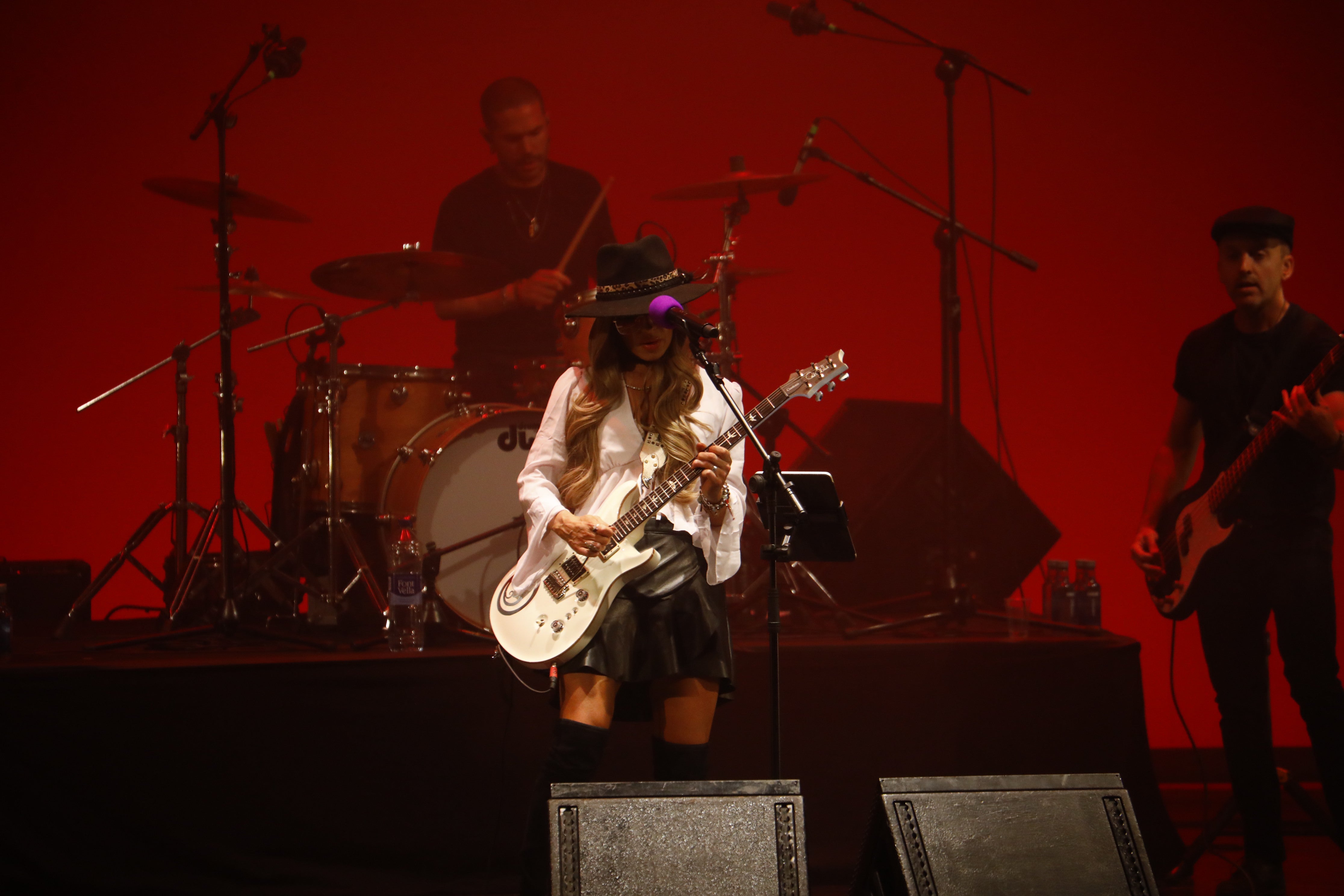 Las mejores imágenes del concierto de Orianthi, la diva australiana del blues y el rock en Córdoba