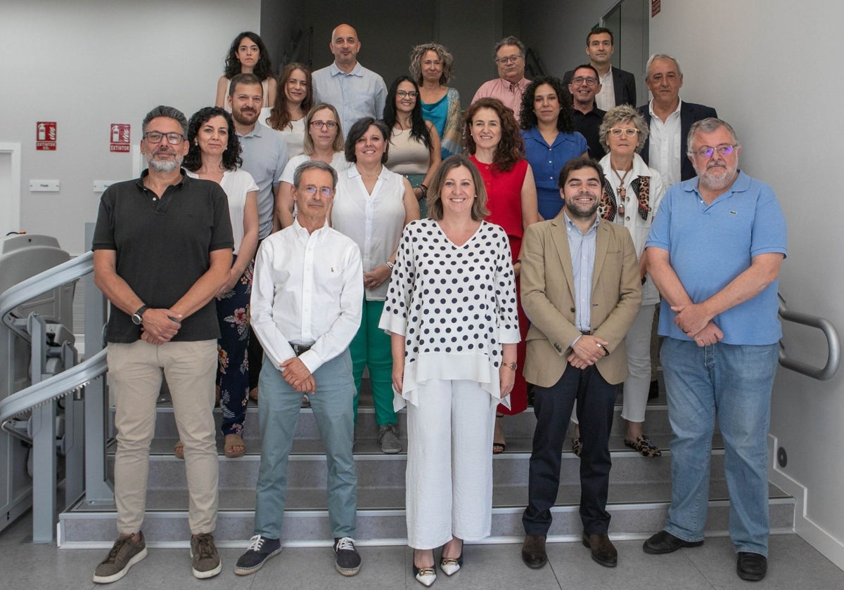 Franco posa con los representantes de las entidades sociales beneficiarias