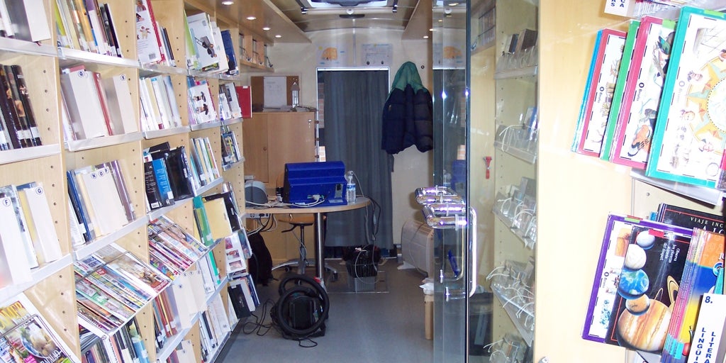 Diputación y Cultura ofrecen un año más el servicio bibliotecario móvil por municipios de la provincia de Toledo