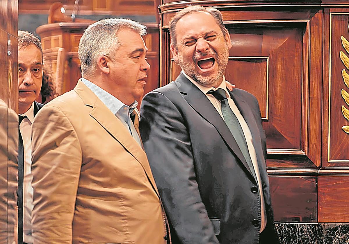 Santos Cerdán y José Luis Ábalos, a su salida del hemiciclo en el Congreso de los Diputados