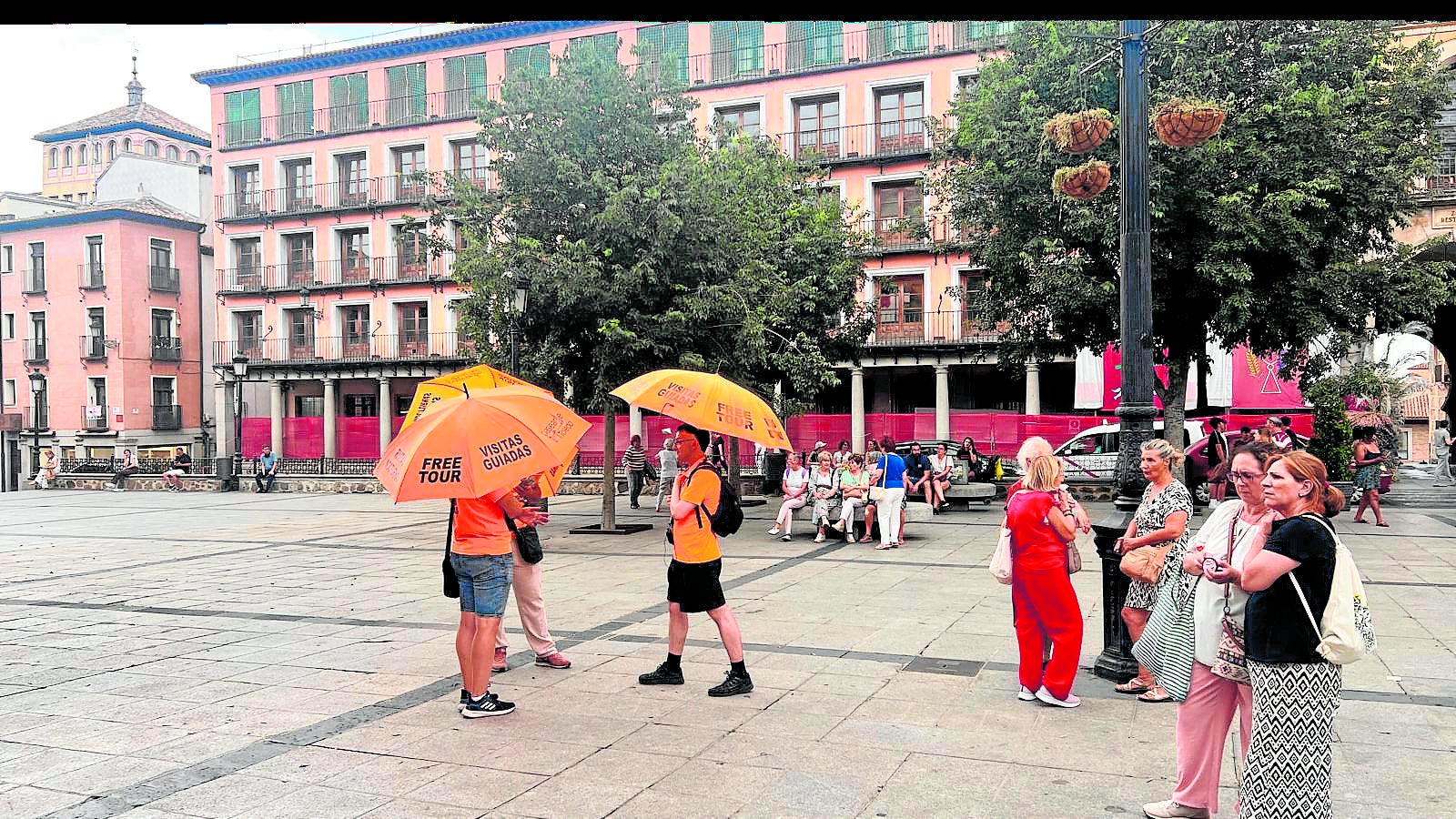 La nueva ordenanza turística de Toledo desata una guerra política con los guías en el frente