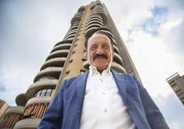 El rascacielos con más misterio de Benidorm: balcones como las olas del mar o vistas en 360º sin salir de casa