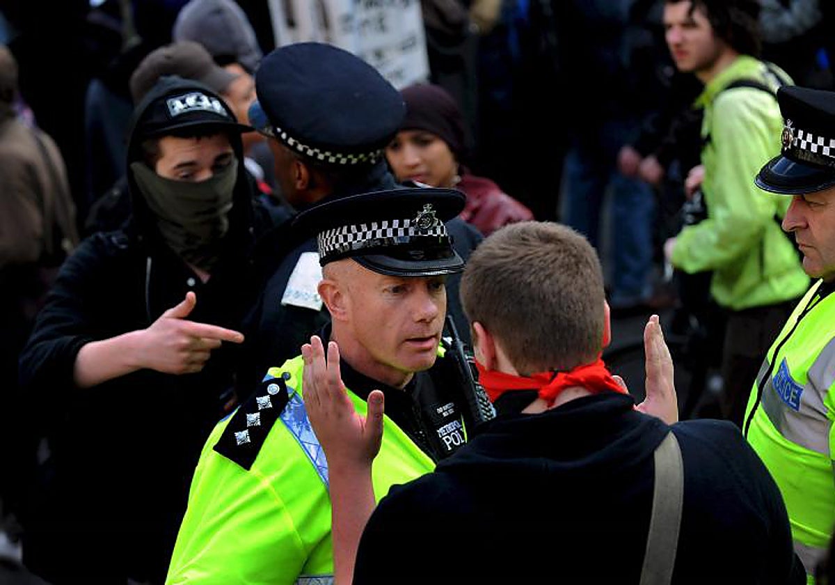 Agentes de policía de Reino Unido
