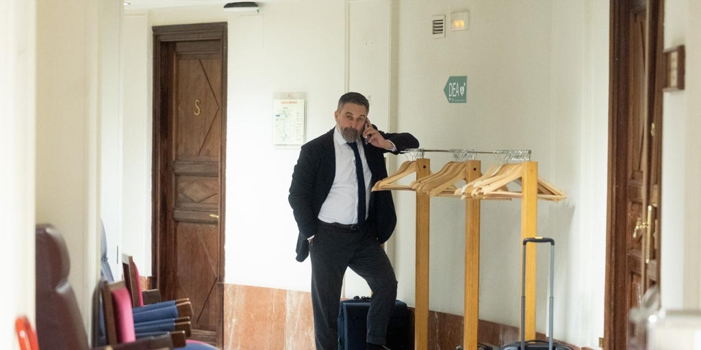 La nueva posición del PP con la inmigración hace saltar las alarmas en Vox