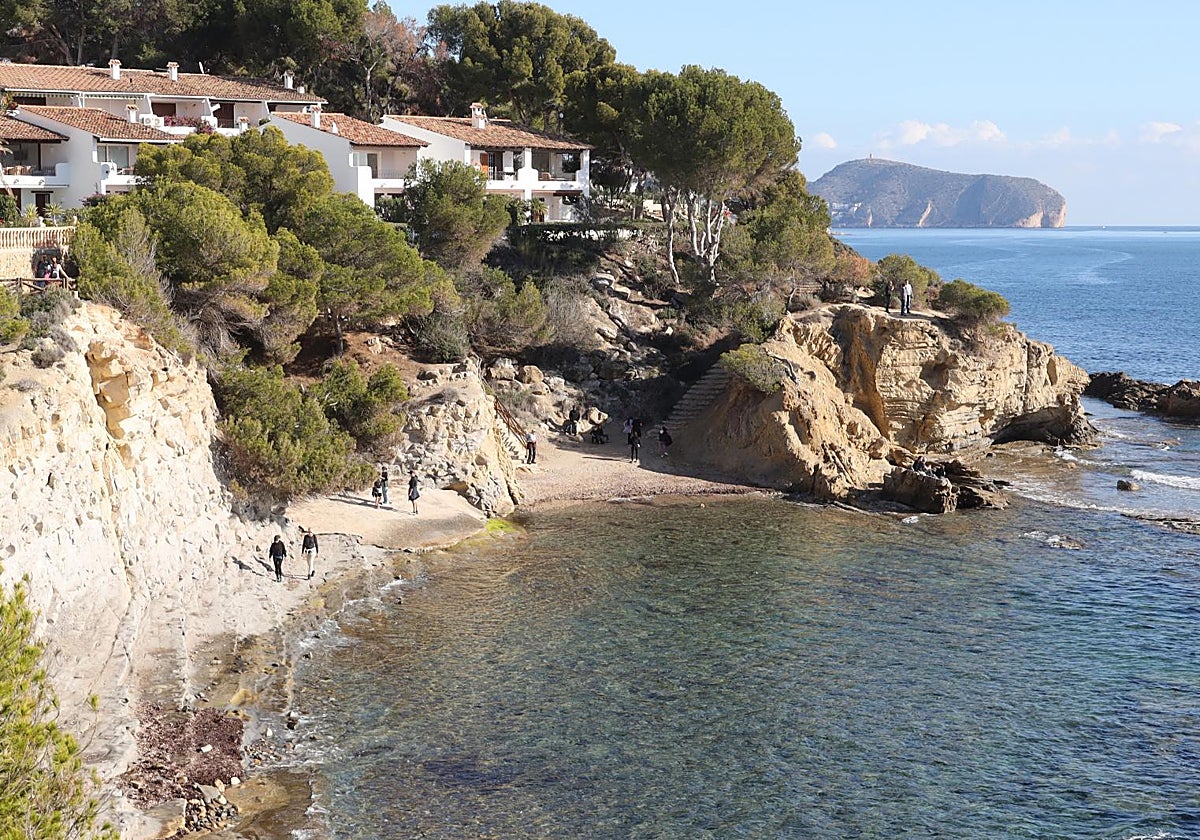 Imagen de archivo de una cala ubicada en la provincia de Alicante