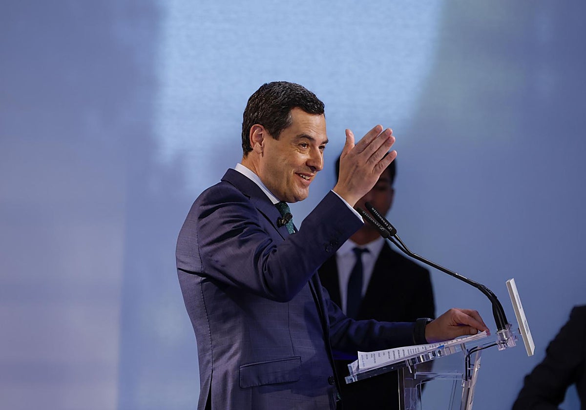 Juanma Moreno durante su intervencíón