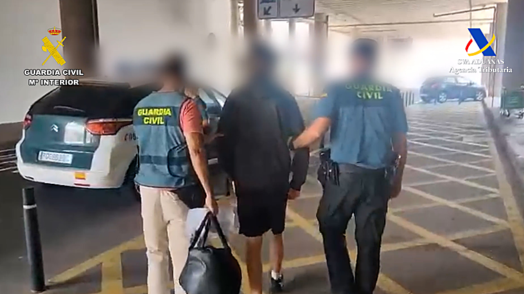 Detenido en Arrecife por intentar pasar el control con cuatro kilos de cogollos de marihuana en una bolsa