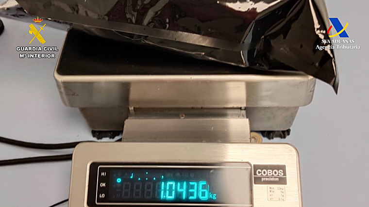 Detenido en Arrecife por intentar pasar el control con cuatro kilos de cogollos de marihuana en una bolsa